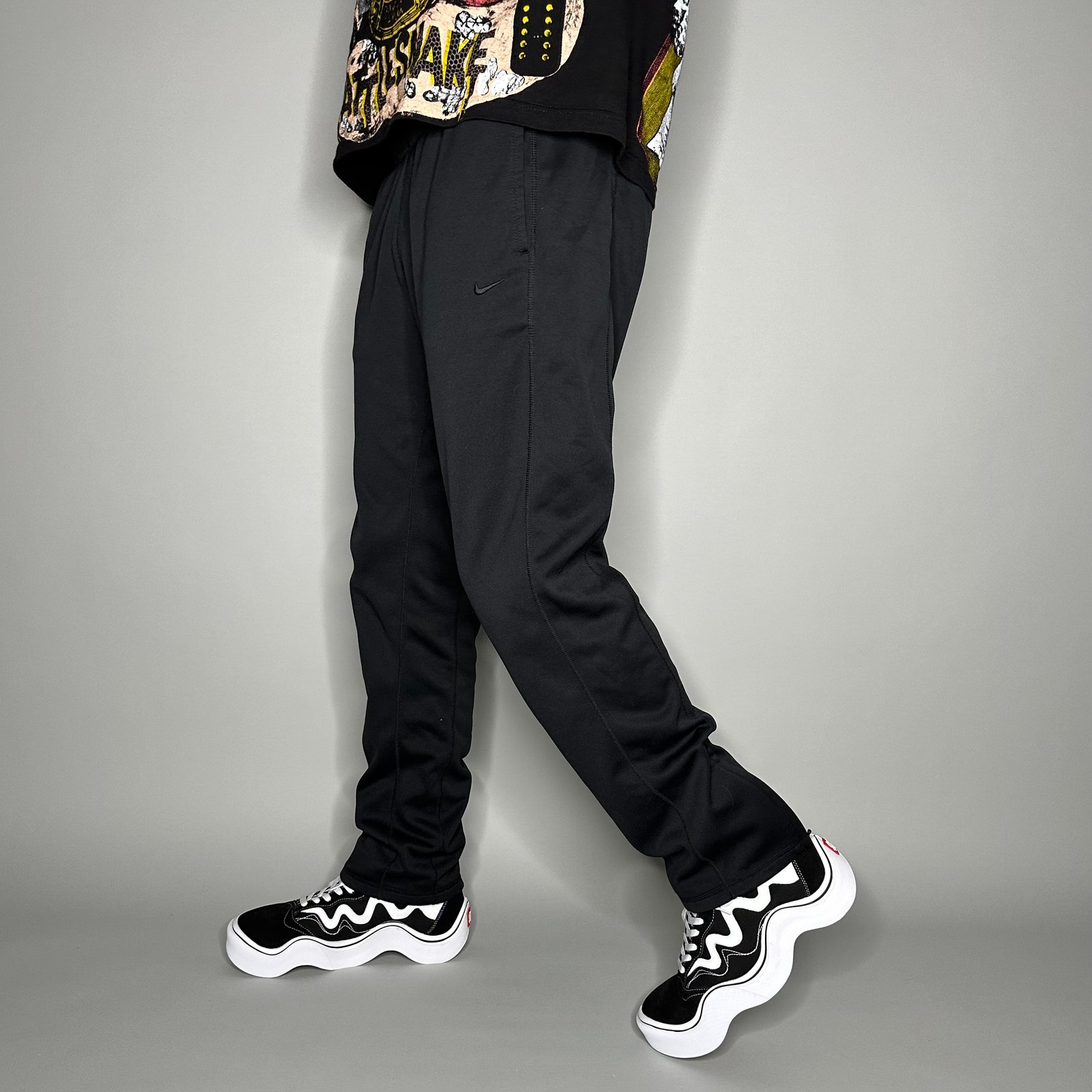 Nike Sweatpants Jet Black Subtle Swoosh Therma Fit Relaxed Fit